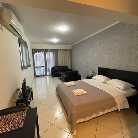 Avr Airport Deluxe Suites 4 Markopoulo Mesogaias Luaran gambar
