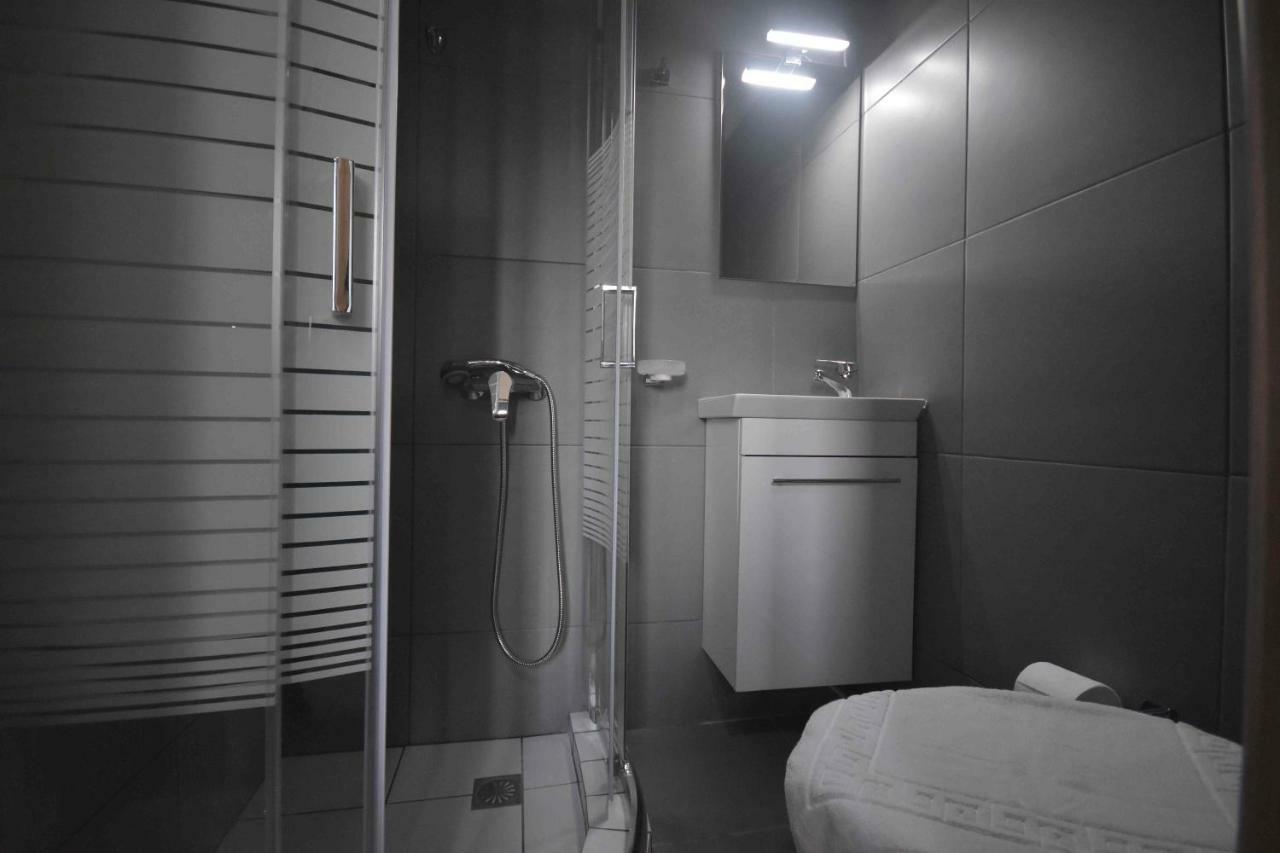Avr Airport Deluxe Suites 4 Markopoulo Mesogaias Luaran gambar